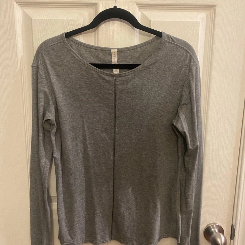 Lululemon grey women’s long sleeves top
